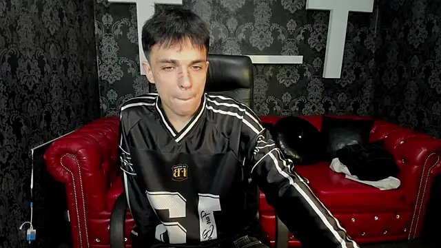 ClarkBev: онлайн-секс-чат