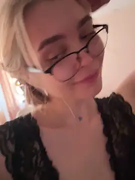 XXX chat uživo modela Nami_ninja