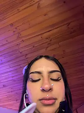 Chat XXX en directo de Hilary_pinkk