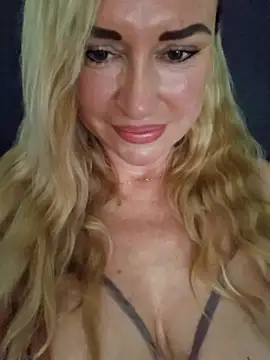 Chat +18 de MalienaCarolina ao vivo