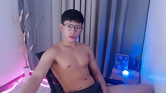 Pokazy przed kamerką – pinkcock_froi2305