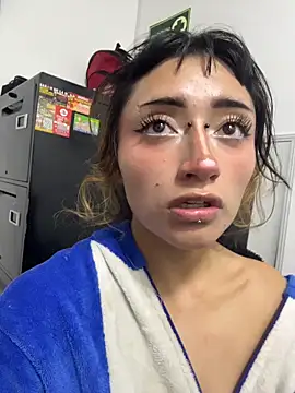 baby_akuma élő XXX-chatje