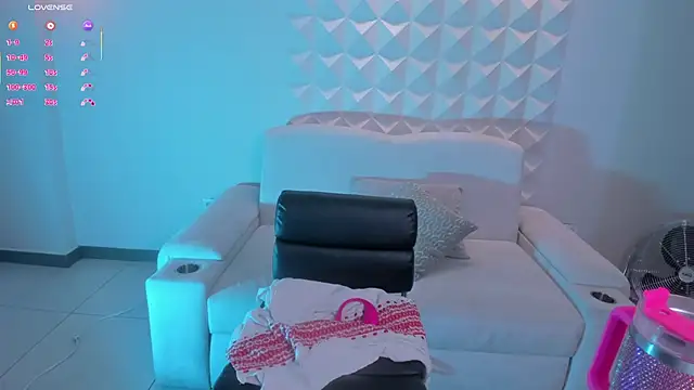 TaraLawrence Chat XXX live