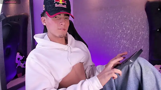 MateoMitchell: онлайн-секс-чат