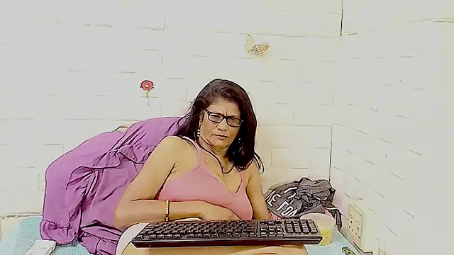 IndianAllure live XXX chat