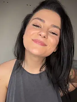 alwayshornyvivi's Live XXX Chat