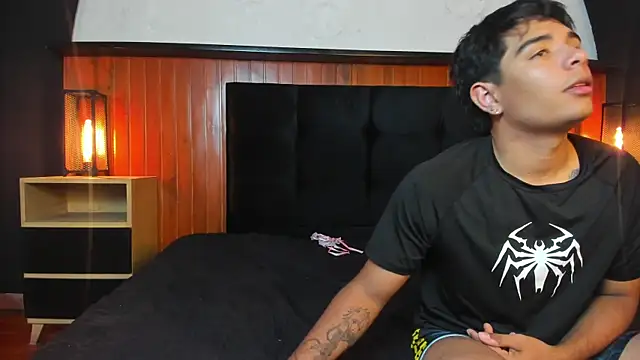 دردشة CuteButHarder الجنسية المباشرة