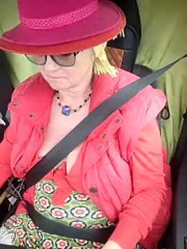 Hot-Muci's Live XXX Chat