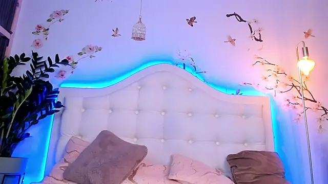 TinyBlair: онлайн-секс-чат