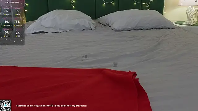 Bonnie_White Show in webcam