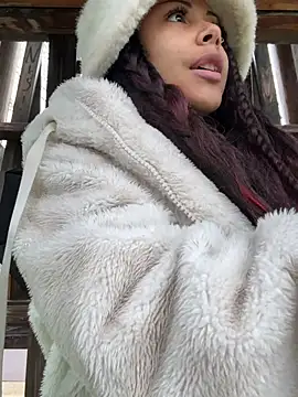 HaileyDiana Show in webcam