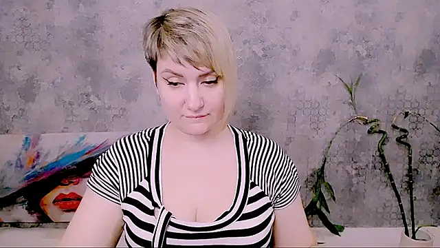 Djullia Live XXX-chat