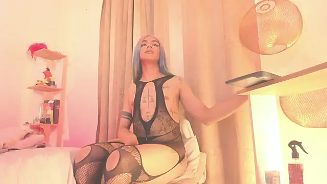 Show modela VenusSantana na web-kameri