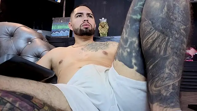 matteosantos: διαδικτυακό σόου στην κάμερα