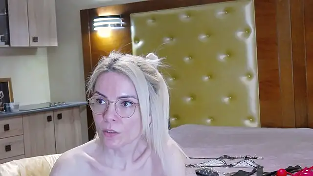 دردشة DomCaprisse الجنسية المباشرة