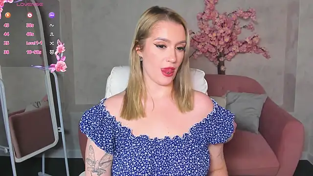 Chat +18 de Viickie_Nelsson ao vivo