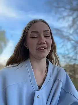 MilaMooneのライブXXXチャット