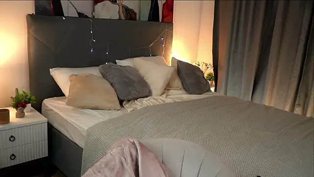 NelleMihalko's Live XXX Chat