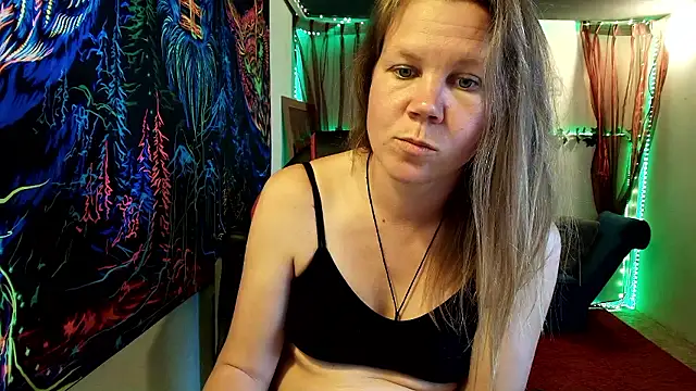 CallMeMaria live XXX chat