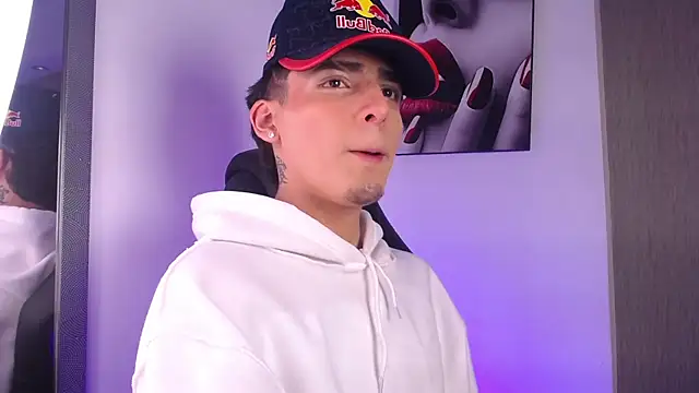 MateoMitchell's Live XXX Chat