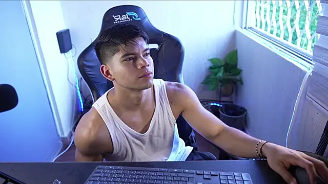 David_capizzi_ Show in webcam