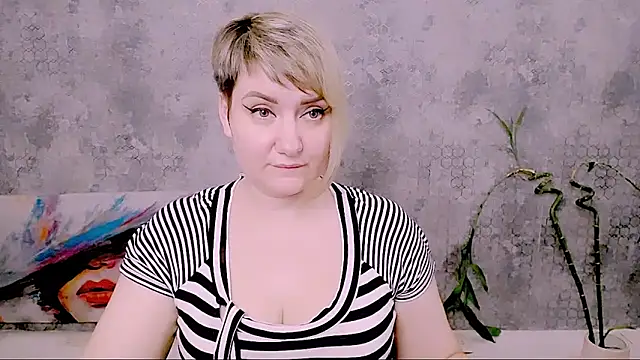 Djullia Chat XXX live