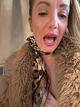 adya-aly Chat XXX live