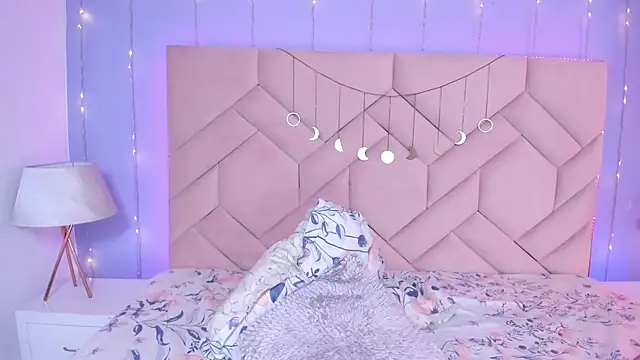 Онлайн чат XXX NaeniaDemon_