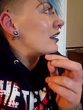 PinkTheHawk's Webcam Show