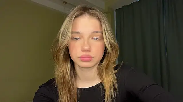 Pokazy przed kamerką – EarthaStinett