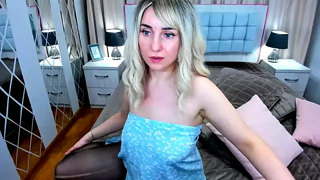 MilenaBlossomのライブXXXチャット