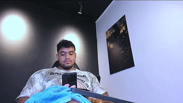 Big_furry_bear13のウェブカメラショー