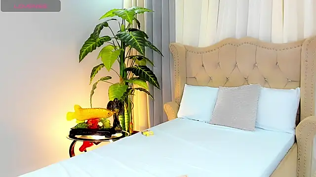 MochaliciousTransOnTop's Live XXX Chat