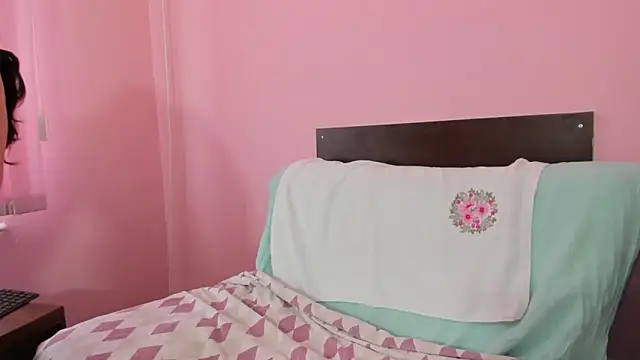 HotSweetAngel: онлайн-секс-чат