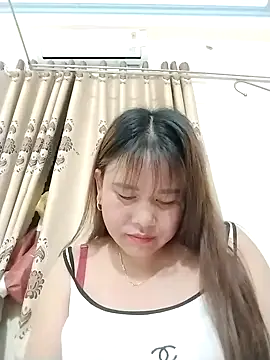 Moubie1 live XXX chat