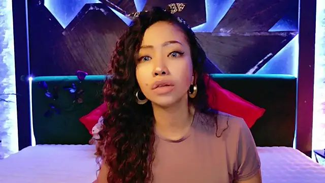 ElyaQuinn Show in webcam