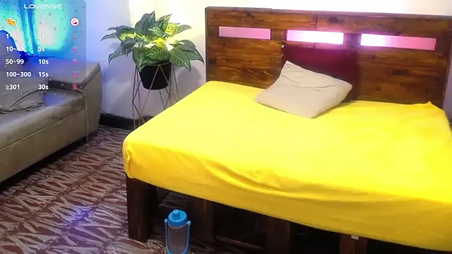 Yeseniaa25_ Chat XXX in diretta