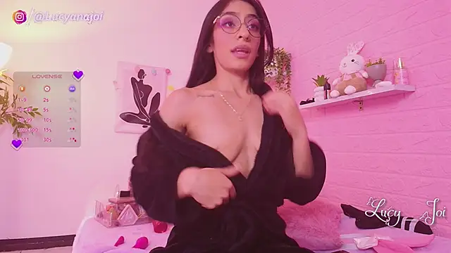Lucyanajoi Chat XXX live