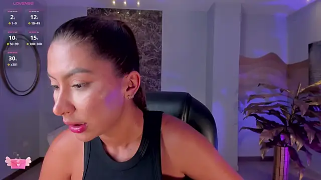 Chat XXX en directo de ArianaDumont