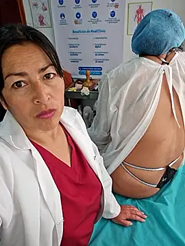 Show modela JustSamantha_ na web-kameri