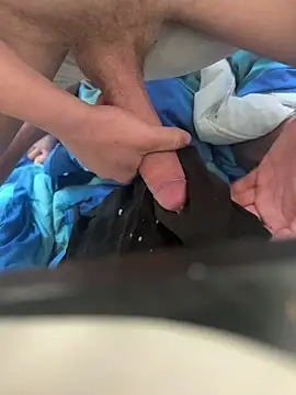 Pokazy przed kamerką – hornyboy18-_-