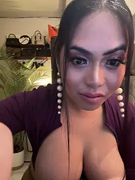 Pokazy przed kamerką – BigDominaMia