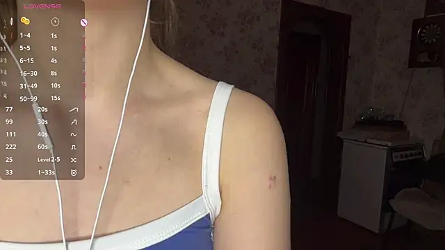 EleneShedden Show in webcam