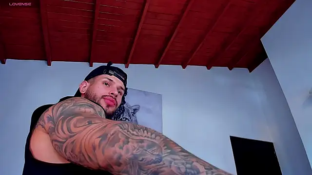 Santos_ramirez1's Webcam Show