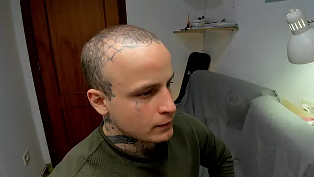 Show modela layneinchains na web-kameri