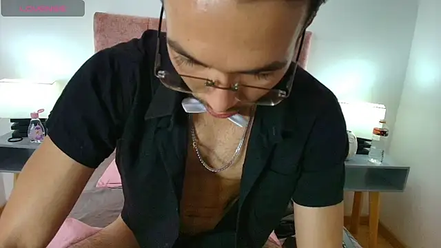 Kendy_Lians: διαδικτυακό σόου στην κάμερα