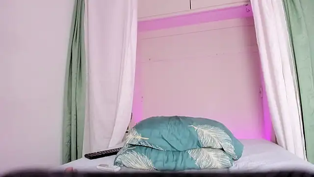 TessaLowe live XXX chat