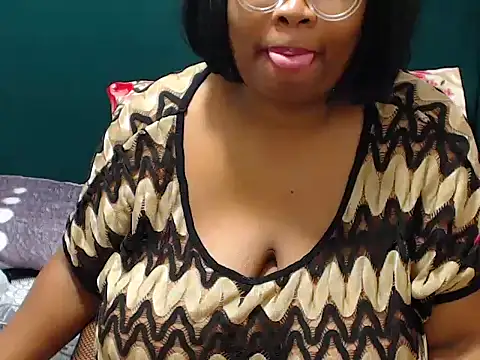 BUSTYTUMIXX23's Live XXX Chat