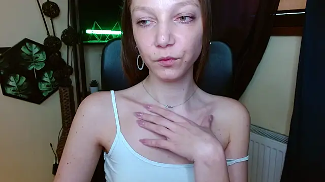 EmillyPlay: απευθείας συνομιλία ΧΧΧ