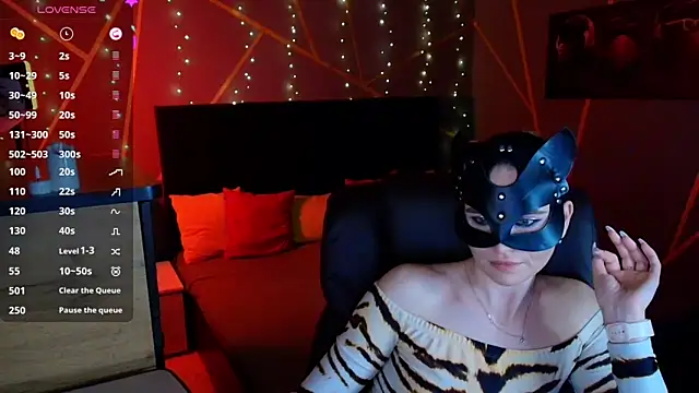 دردشة HotWildCat الجنسية المباشرة